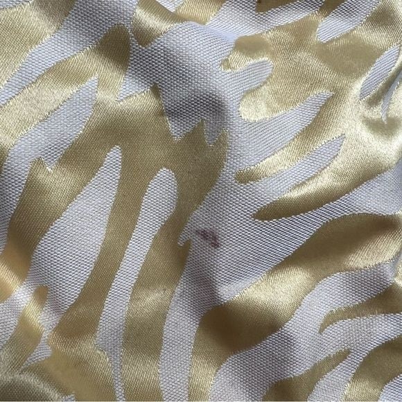 $3 With any Purchase- add to bundle- Women’s yellow purse - Picture 10 of 14